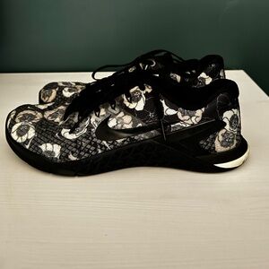 Nike Metcon Black and White Floral Shoes Size 8